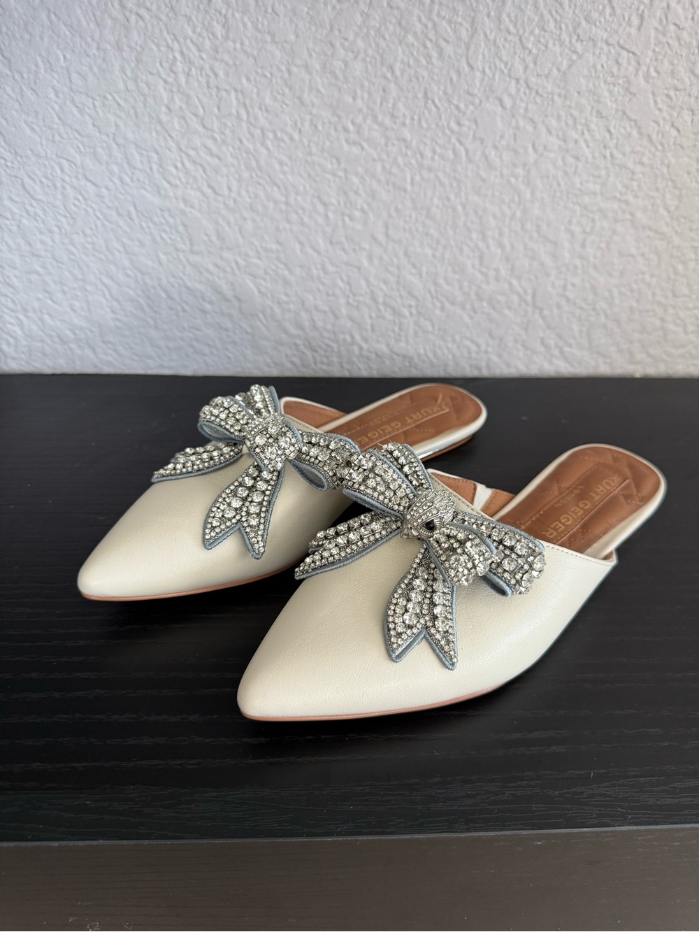 Kurt Geiger London Otter Bow Bone